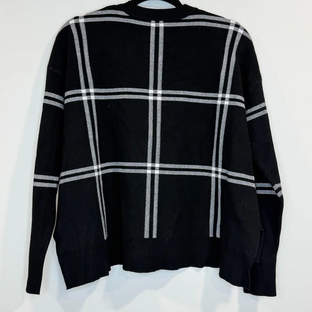 SAKS FIFTH AVENUE Women's Black/White Plaid Split Hem Sweater Size S - Picture 2 of 7